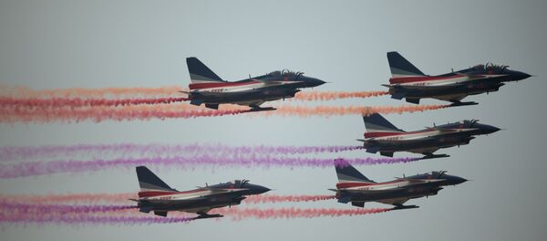 Jatos Chengdu J-10, da Força Aérea Chinesa, durante o Airshow China 2014, realizado na cidade de Zhuhai em novembro passado Jatos Chengdu J-10, da Força Aérea Chinesa, durante o Airshow China 2014, realizado na cidade de Zhuhai em novembro passado - Sputnik Brasil