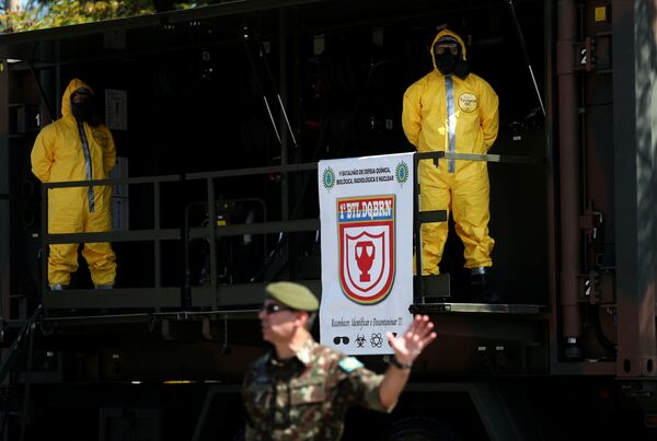 Maior ação desde a 2ª Guerra Mundial: Brasil emprega 29 mil militares contra a COVID-19 - Sputnik Brasil