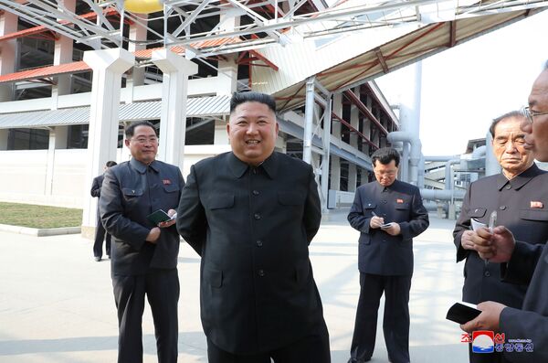 Serviços secretos sul-coreanos sugerem causas do 'desaparecimento' de Kim Jong-un Serviços secretos sul-coreanos sugerem causas do 'desaparecimento' de Kim Jong-un - Sputnik Brasil