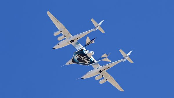 Turismo espacial é adiado após pane no motor durante voo de teste da Virgin Galactic - Sputnik Brasil