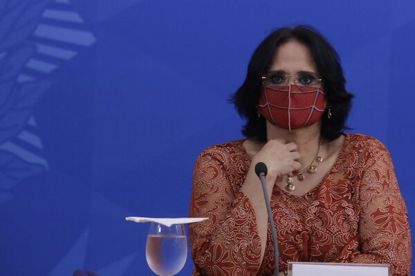 Damares defende Bolsonaro após relatório da Human Rights Watch - Sputnik Brasil