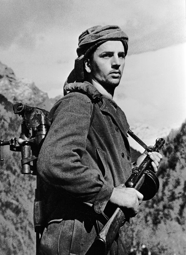 Soldado da Abkházia nas montanhas do Cáucaso em 1942 - Sputnik Brasil