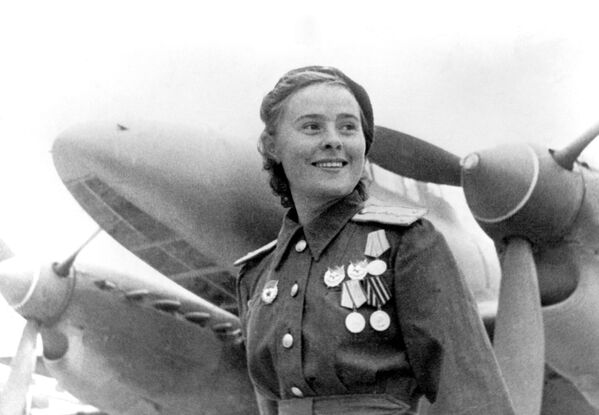Maria Dolina, Heroína da União Soviética e subcomandante de esquadrilha do 125° regimento feminino de aviação - Sputnik Brasil