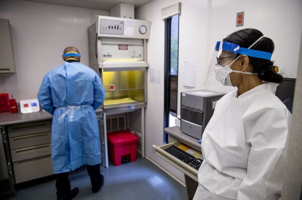 EUA registram recorde diário de novos casos da COVID-19 - Sputnik Brasil