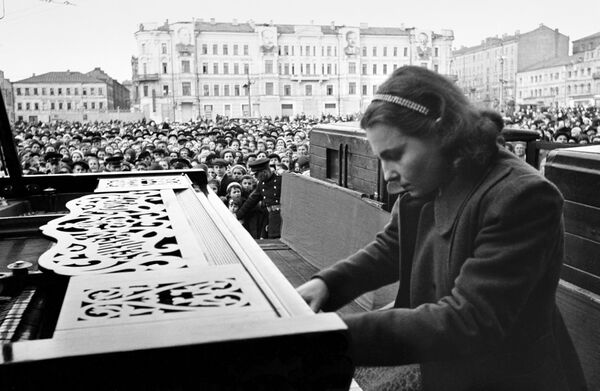 Pianista comemora fim da Grande Guerra pela Pátria em praça de Moscou - Sputnik Brasil