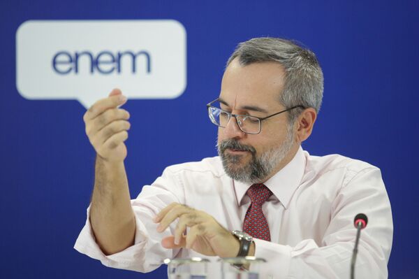 Postura do MEC com o Enem aprofunda desigualdade e pode impulsionar COVID-19, dizem entidades - Sputnik Brasil
