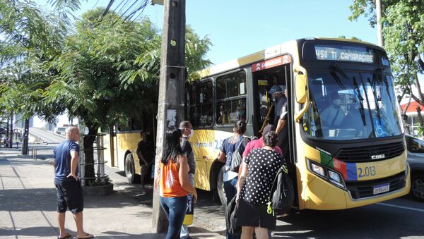 Movimentação de usuários de ônibus em Recife durante epidemia do coronavírus - Sputnik Brasil