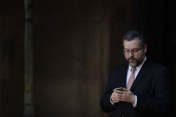 EUA tentam dividir os BRICS convidando Brasil, Rússia e Índia para o G7, diz especialista - Sputnik Brasil