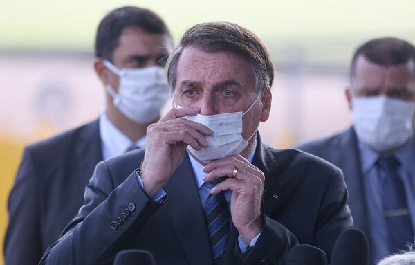 Trump e Bolsonaro usam pandemia de COVID-19 para fazer política, diz Samper - Sputnik Brasil