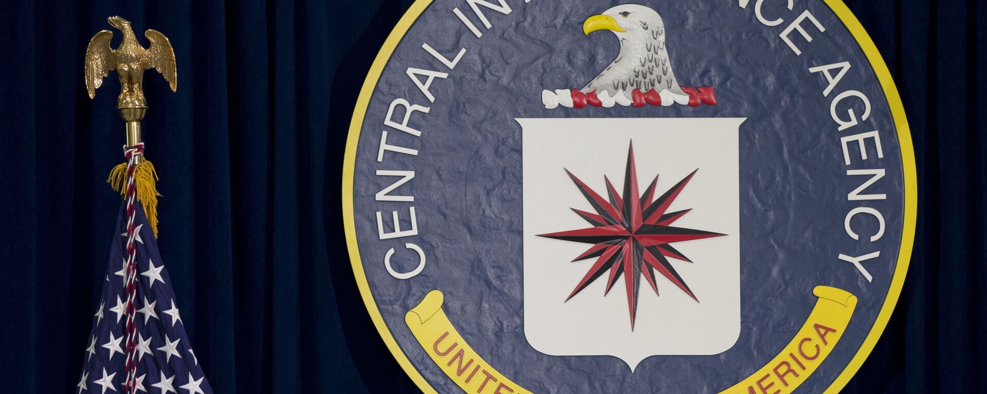 O selo da Agência Central de Inteligência na sede da CIA  - Sputnik Brasil, 1920, 05.07.2023