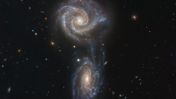 Duo de galáxias espirais NGC 5426 e NGC 5427 em processo de fusão formando juntas o sistema Arp 271 - Sputnik Brasil