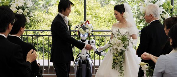 Robô anima um casamento em Japão. - Sputnik Brasil