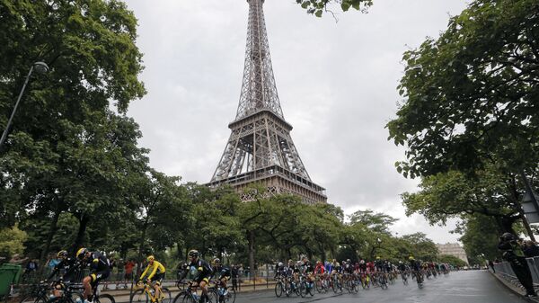 Torre Eiffel, em Paris (foto de arquivo) - Sputnik Brasil