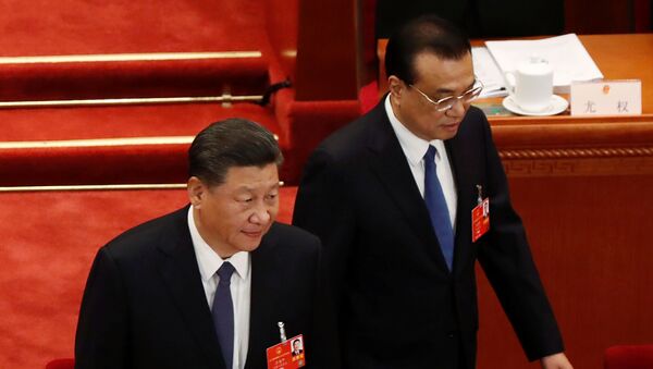 O presidente da China, Xi Jinping, e o primeiro-ministro da China, Li Keqiang, chegam ao Congresso Nacional do Povo, em Pequim, no dia 22 de maio de 2020.  - Sputnik Brasil