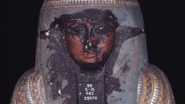 Sarcófago egípcio coberto por muco preto - Sputnik Brasil