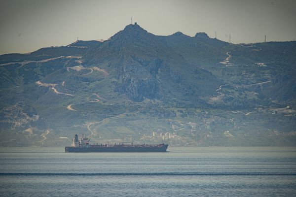 Chegada de petroleiros iranianos à Venezuela desafia bloqueio dos EUA, diz especialista - Sputnik Brasil