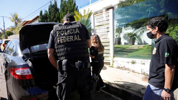 Agentes da Polícia Federal cumprem mandados de busca e apreensão no inquérito das fake news - Sputnik Brasil