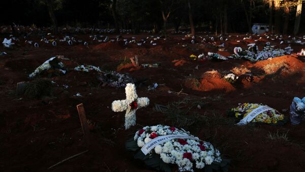 Túmulos com vítimas da COVID-19 no Cemitério da Vila Formosa, em São Paulo. - Sputnik Brasil