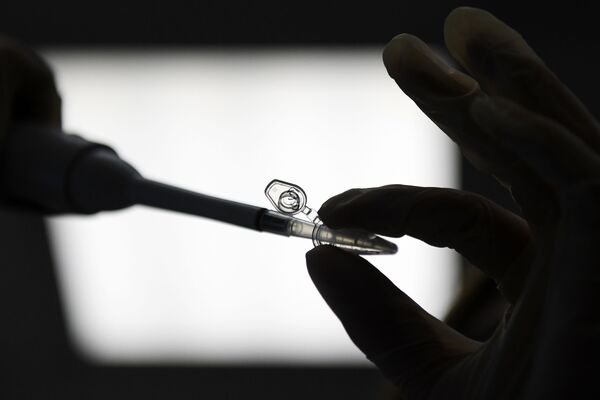 Rara síndrome inflamatória que afeta somente homens é descoberta por pesquisadores Rara síndrome inflamatória que afeta somente homens é descoberta por pesquisadores - Sputnik Brasil