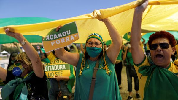 Manifestantes participam em protesto a favor do presidente brasileiro Jair Bolsonaro, em Brasília, em 31 de maio de 2020 - Sputnik Brasil
