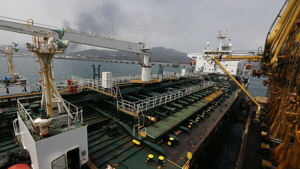 Convés do navio iraniano Fortune na chegada à costa da Venezuela - Sputnik Brasil
