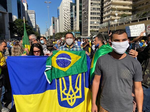 Por que bandeiras de grupos de extrema-direita da Ucrânia foram usadas em manifestação na Paulista? - Sputnik Brasil