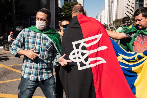 Por que bandeiras de grupos de extrema-direita da Ucrânia foram usadas em manifestação na Paulista? - Sputnik Brasil