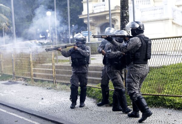 Por que a conduta policial nos EUA e no Brasil é tão parecida? Por que a conduta policial nos EUA e no Brasil é tão parecida? - Sputnik Brasil