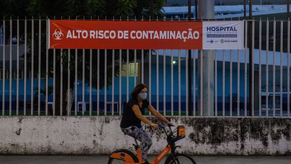 Movimentação no entorno do hospital de campanha montado no Complexo do Maracanã, no Rio de Janeiro, para pessoas contaminadas pelo novo coronavírus - Sputnik Brasil