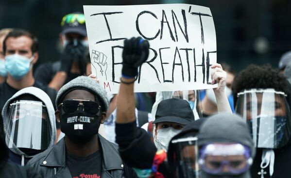 Manifestantes em rua de Nova York devido à morte do afro-americano George Floyd pela polícia em Minneapolis - Sputnik Brasil