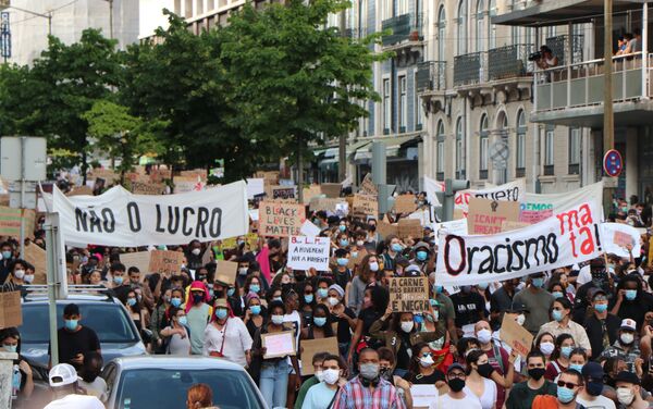 Em Lisboa, manifestantes protestam pacificamente contra a morte de George Floyd - Sputnik Brasil