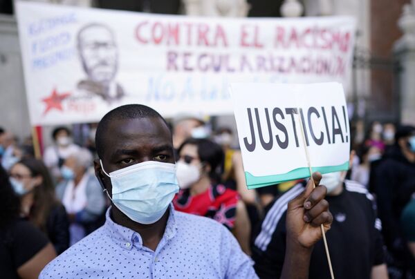 Em Madrid, protesto de imigrantes africanos reúne milhares contra o racismo - Sputnik Brasil