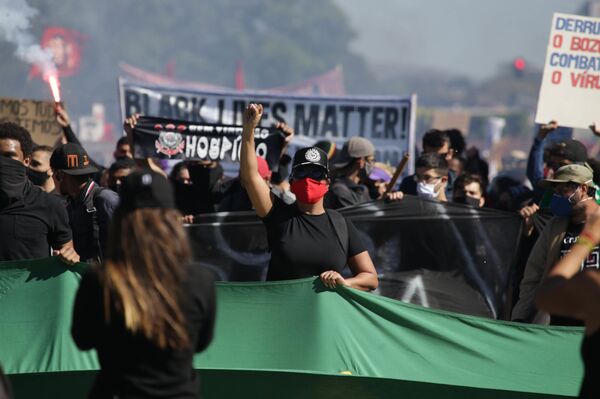 Domingo de protestos: contra Bolsonaro, manifestação em Brasília defende democracia (FOTOS) - Sputnik Brasil