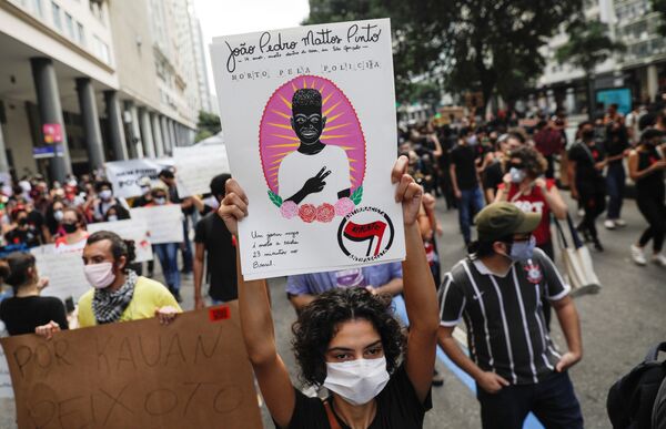 Rio de Janeiro e São Paulo têm manifestações antirracistas e contra Bolsonaro (FOTOS) - Sputnik Brasil
