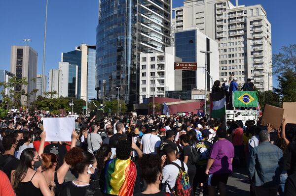 Rio de Janeiro e São Paulo têm manifestações antirracistas e contra Bolsonaro (FOTOS) - Sputnik Brasil