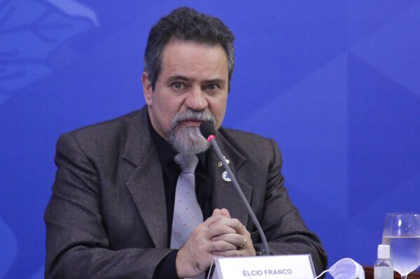 COVID-19: militares da Saúde usam 'Véio da Havan' para inspirar maquiagem de dados, diz jornal - Sputnik Brasil