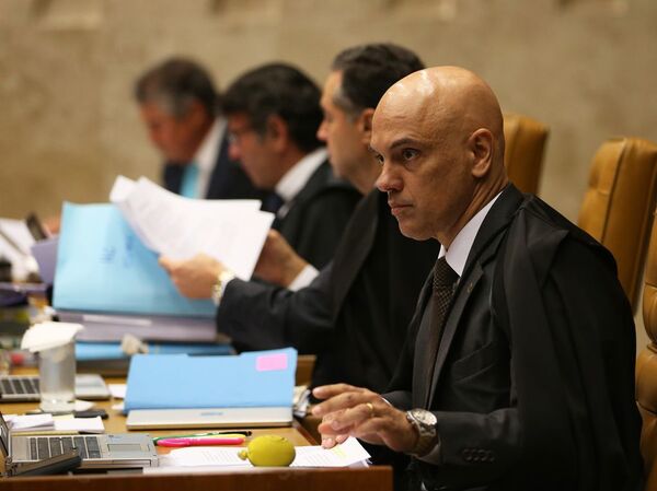 'Passaporte para volta à normalidade', diz virologista sobre obrigatoriedade de vacinação - Sputnik Brasil