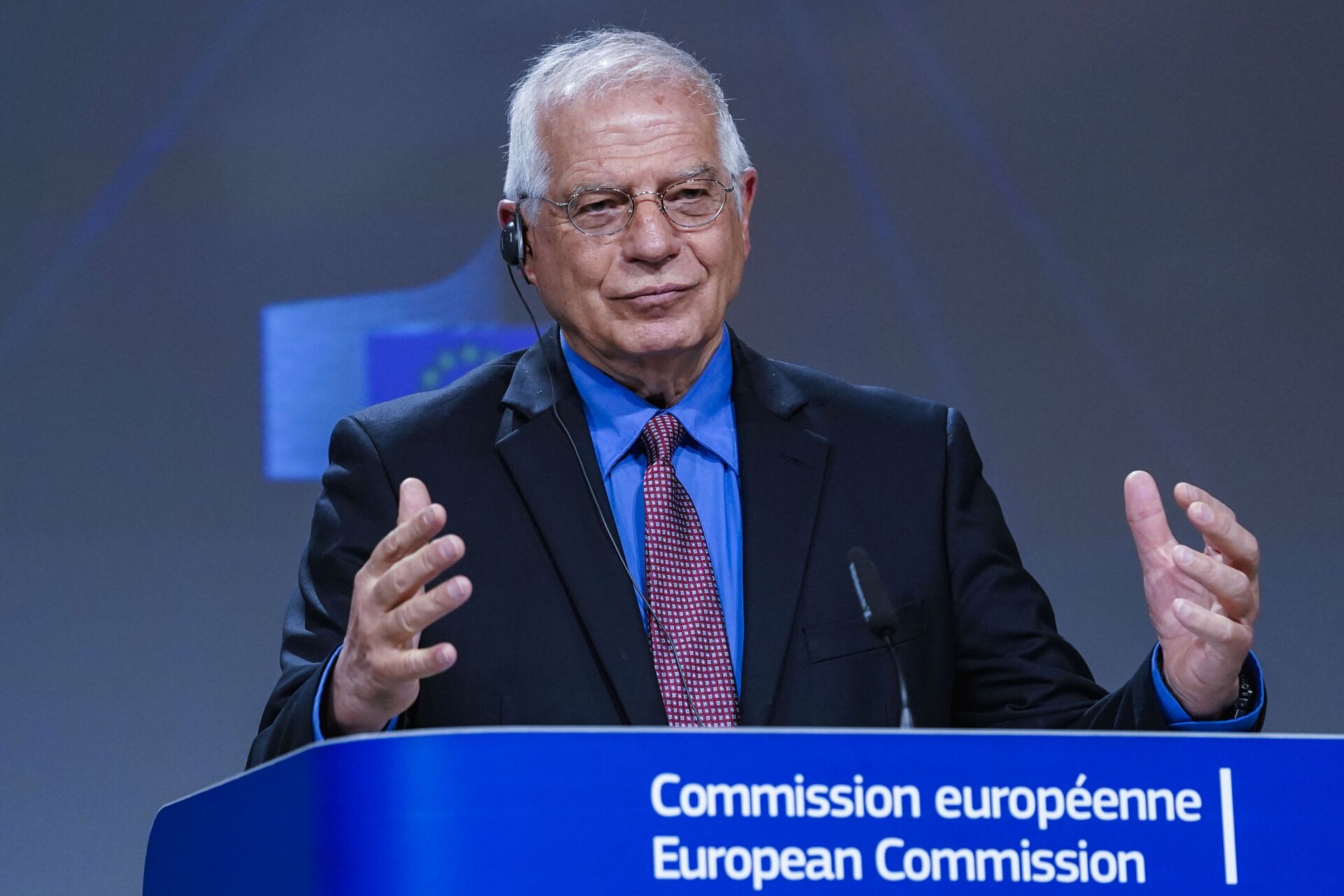 Sanções da Rússia não impedirão UE de apoiar democracia, diz Borrell - Sputnik Brasil, 1920, 01.05.2021