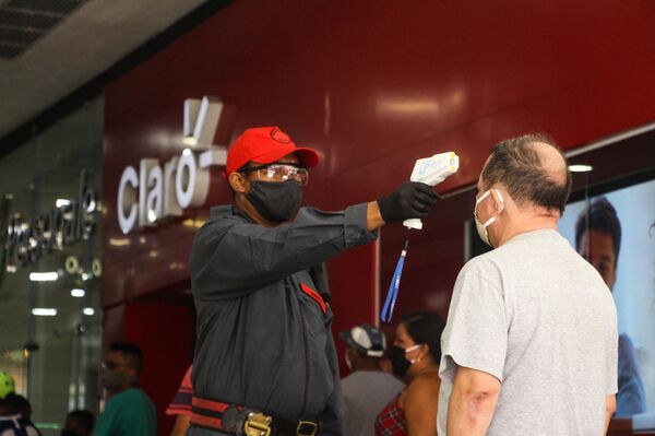 Brasil: governo volta atrás após incluir COVID-19 em lista de doenças de trabalho - Sputnik Brasil