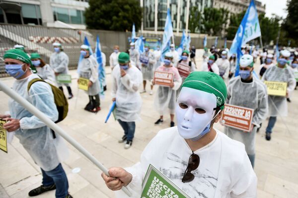 Brasileiros e russos na mira: UE pretende barrar não só americanos devido à pandemia, segundo NYT - Sputnik Brasil