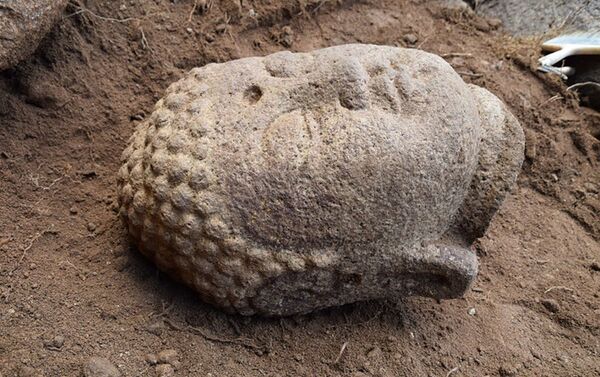 Antiga cabeça de pedra de Buda é descoberta na Coreia do Sul - Sputnik Brasil