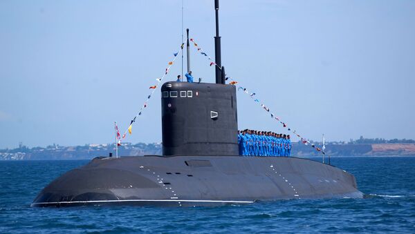Submarino russo Rostov-na-Donu durante evento militar (imagem referencial) - Sputnik Brasil