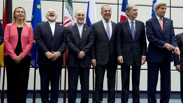 Foto conjunta dos participantes das negociações sobre problema nuclear iraniana em Viena - Sputnik Brasil