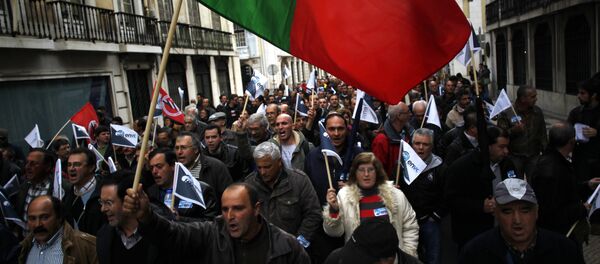 Manifestantes protestam contra privatização de empresa em Portugal - Sputnik Brasil