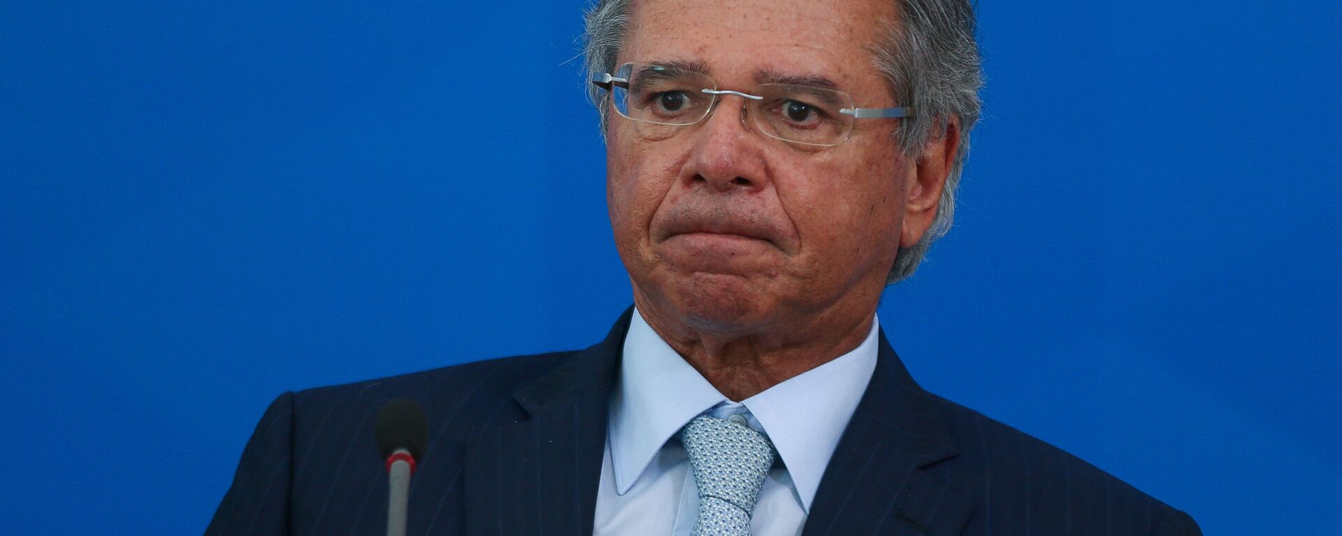 O ministro da Economia, Paulo Guedes, durante coletiva de imprensa no palácio do Planalto em 31 de março de 2020. - Sputnik Brasil, 1920, 31.05.2022