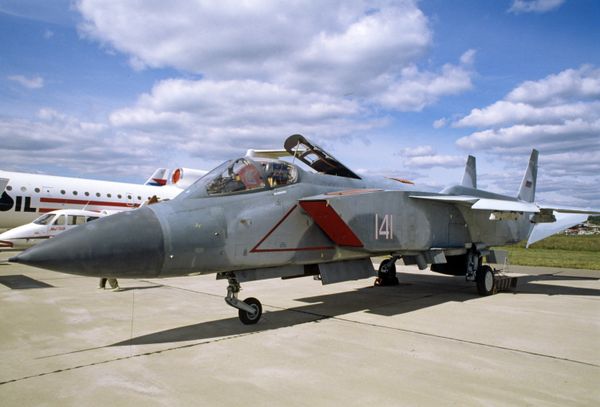 Decolagem e pouso vertical: como caça soviético Yak-141 revolucionou aviação militar há 30 anos Decolagem e pouso vertical: como caça soviético Yak-141 revolucionou aviação militar há 30 anos - Sputnik Brasil
