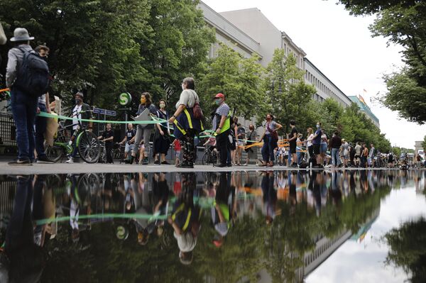 'Nos tornamos negligentes': autoridade pede atenção contra aumento de casos de COVID-19 na Alemanha - Sputnik Brasil