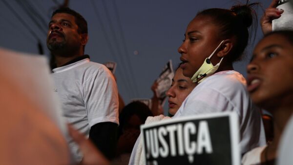 Moradores do bairro de Vila Clara fazem passeata em homenagem a Guilherme Silva Guedes, 15 anos, que está desaparecido, em São Paulo, 16 de junho de 2020 - Sputnik Brasil