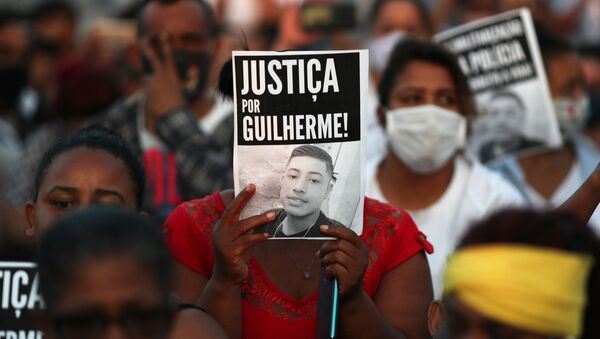 Em São Paulo, manifestantes participam de protesto em 16 de junho de 2020 contra a morte do adolescente negro Guilherme Silva Guedes. Investigações apontam que o jovem foi morto por policiais militares. - Sputnik Brasil