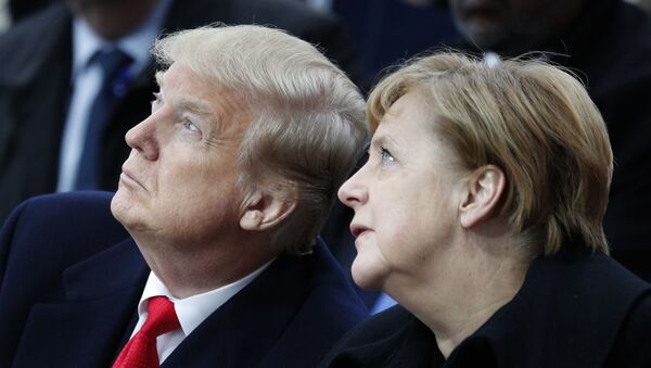 Presidente dos EUA, Donald Trump, e a chanceler alemã Angela Merkel, durante cerimônia em Paris, França, 11 de novembro de 2018 - Sputnik Brasil